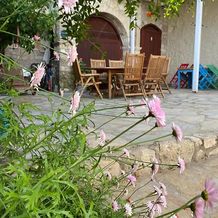 Annemin Harabesi Çeşme